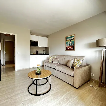 La Douceur De Vivre A Apartment *